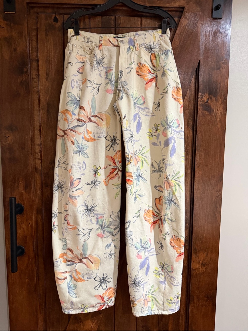 Steve Madden Rori Floral Barrel Leg Jeans in Vintage Ivory - Picture 6 of 10